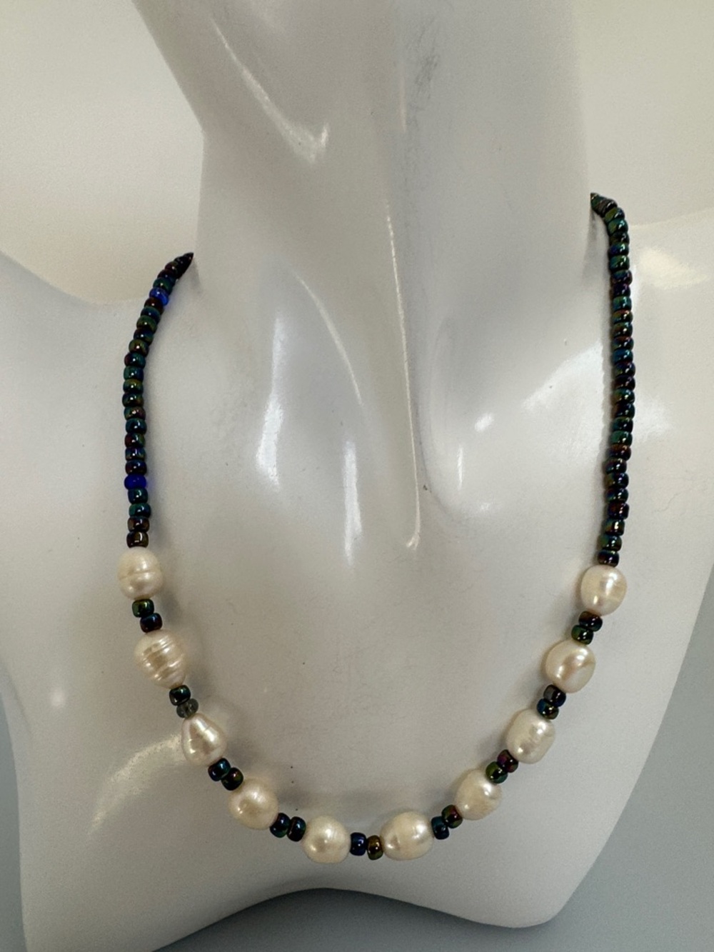 Elegant 925 sterling silver and Freshwater Pearl Necklace - White and Black Acce